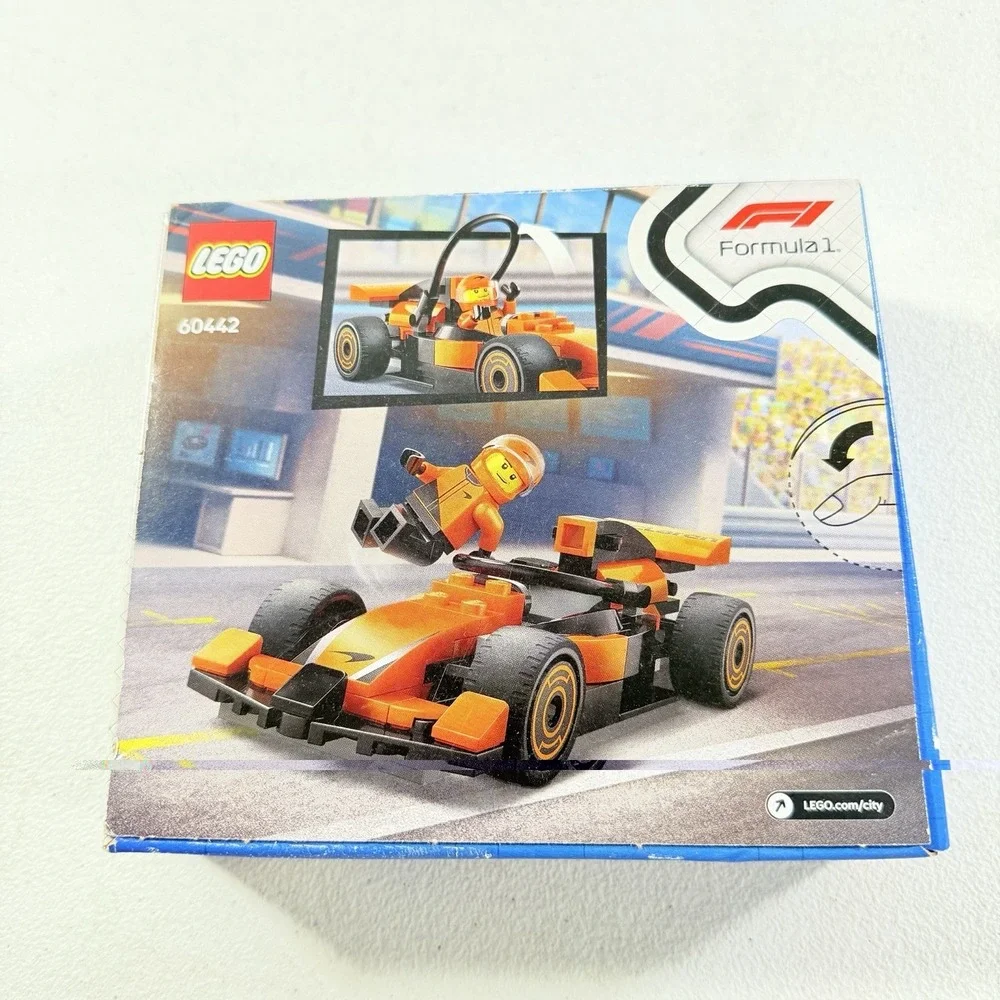 LEGO CITY: F1 Driver with Mclaren Race Car (60442)‎
